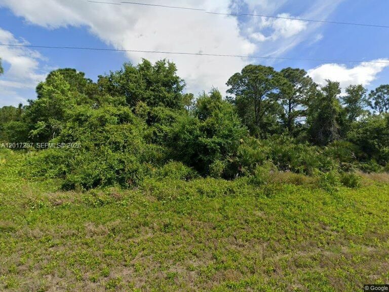 На продажу: $24,900 (0.27 acres)