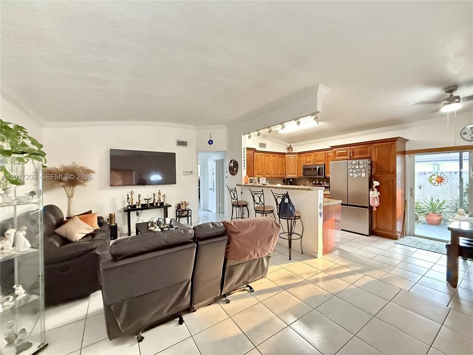 Activo con contrato: $475,000 (3 camas, 2 baños, 1027 Pies cuadrados)