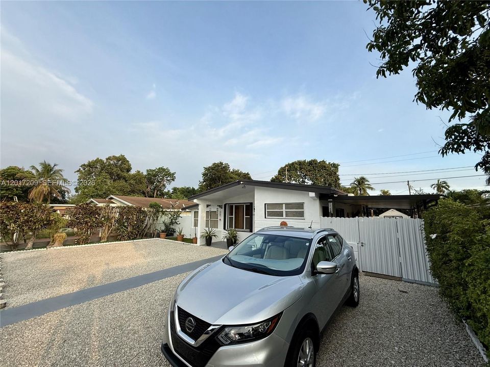 Activo con contrato: $475,000 (3 camas, 2 baños, 1027 Pies cuadrados)