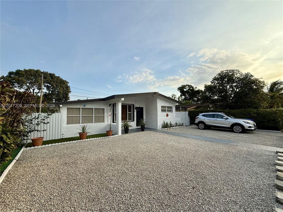 Activo con contrato: $475,000 (3 camas, 2 baños, 1027 Pies cuadrados)