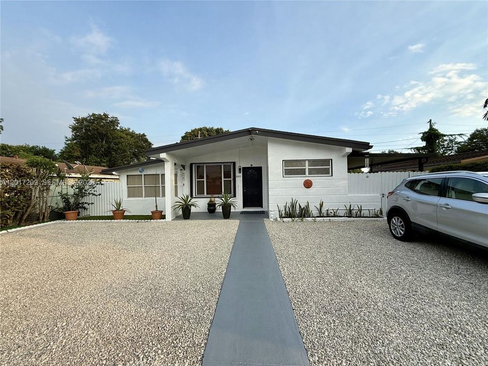 Activo con contrato: $475,000 (3 camas, 2 baños, 1027 Pies cuadrados)