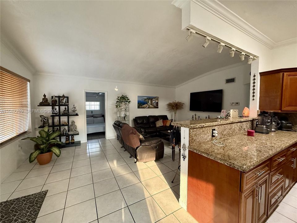 Activo con contrato: $475,000 (3 camas, 2 baños, 1027 Pies cuadrados)