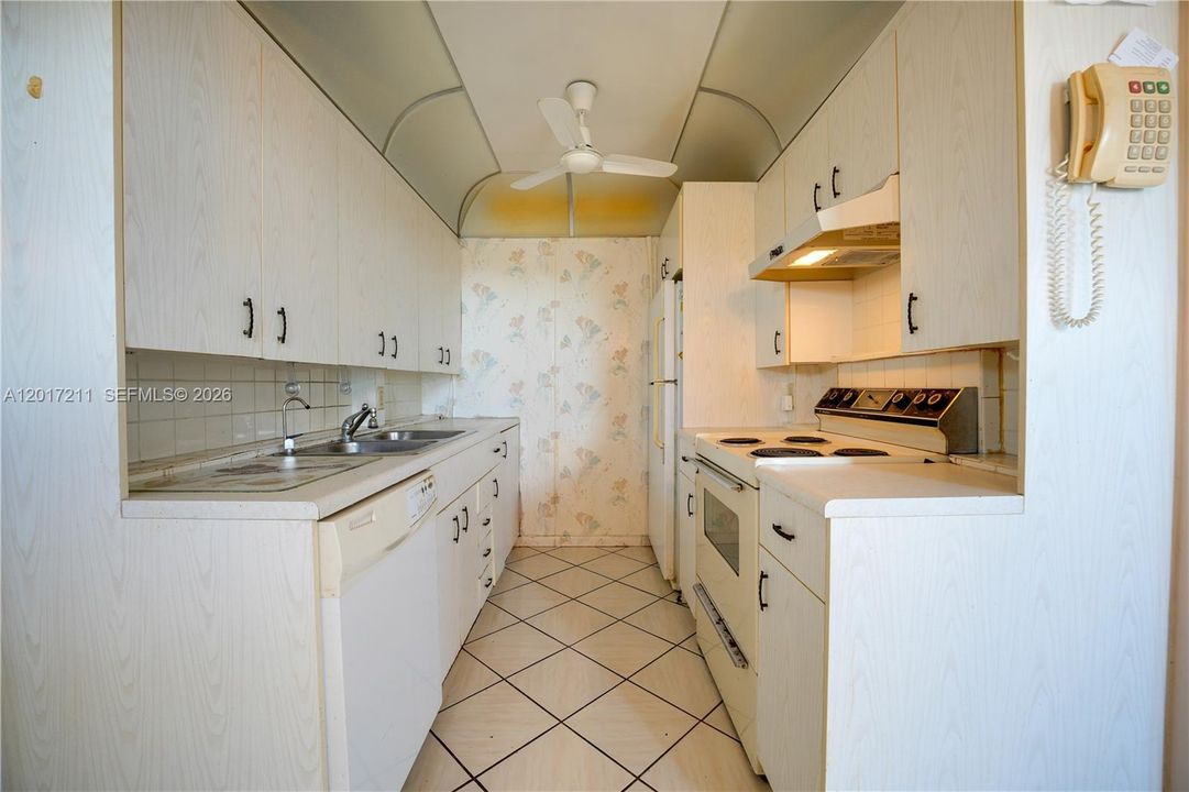 Activo con contrato: $89,900 (2 camas, 1 baños, 861 Pies cuadrados)