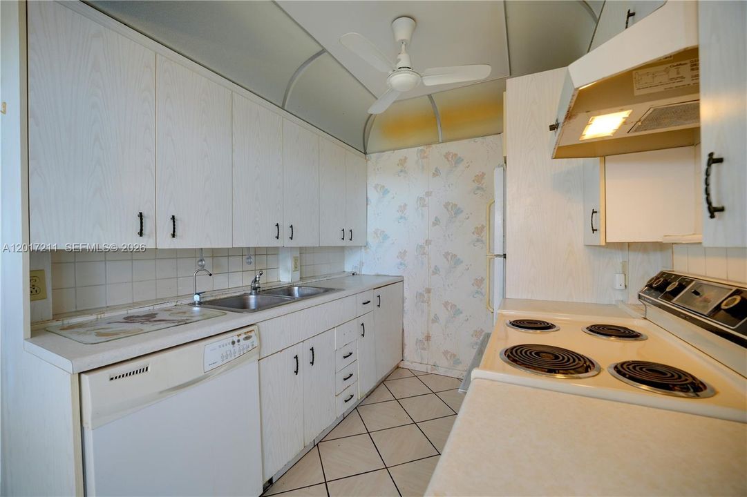 Activo con contrato: $89,900 (2 camas, 1 baños, 861 Pies cuadrados)