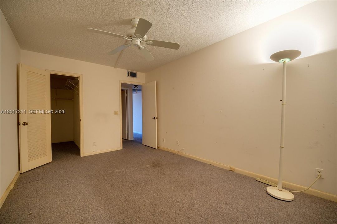 Activo con contrato: $89,900 (2 camas, 1 baños, 861 Pies cuadrados)