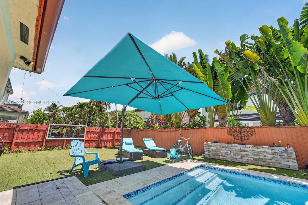 For Sale: $950,000 (5 beds, 3 baths, 2598 Square Feet)