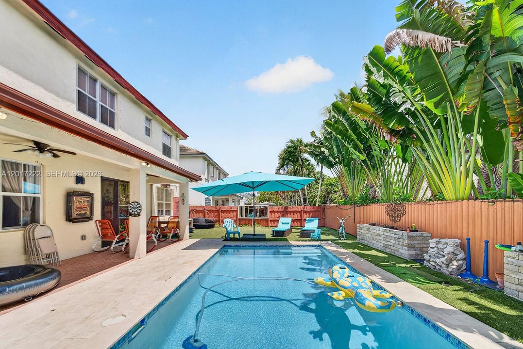 For Sale: $950,000 (5 beds, 3 baths, 2598 Square Feet)