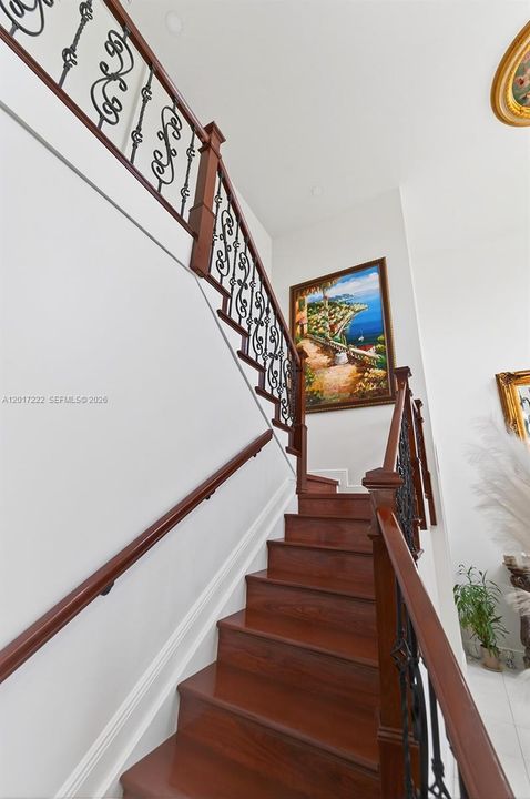 For Sale: $950,000 (5 beds, 3 baths, 2598 Square Feet)