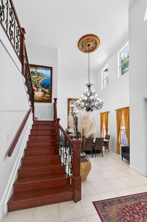 For Sale: $950,000 (5 beds, 3 baths, 2598 Square Feet)