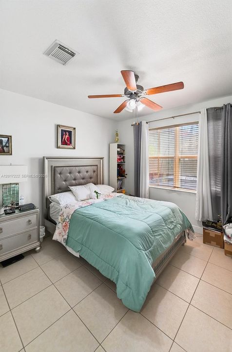For Sale: $950,000 (5 beds, 3 baths, 2598 Square Feet)
