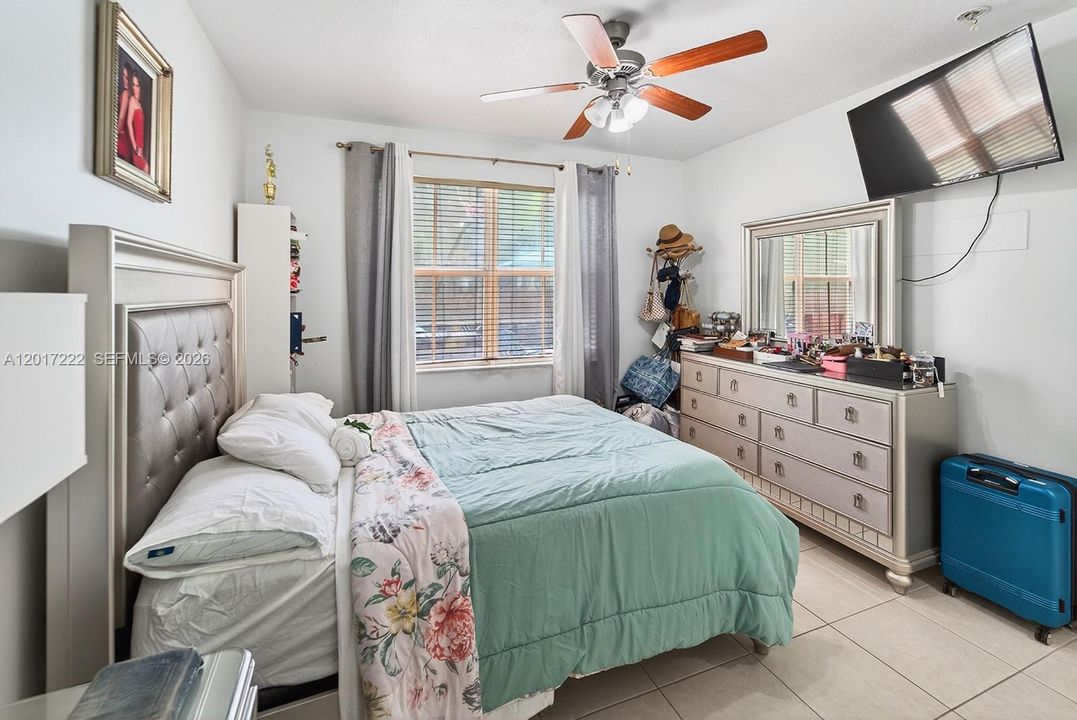For Sale: $950,000 (5 beds, 3 baths, 2598 Square Feet)