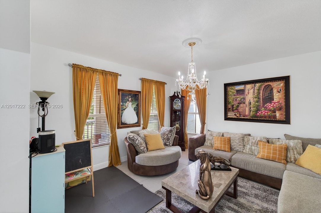 For Sale: $950,000 (5 beds, 3 baths, 2598 Square Feet)