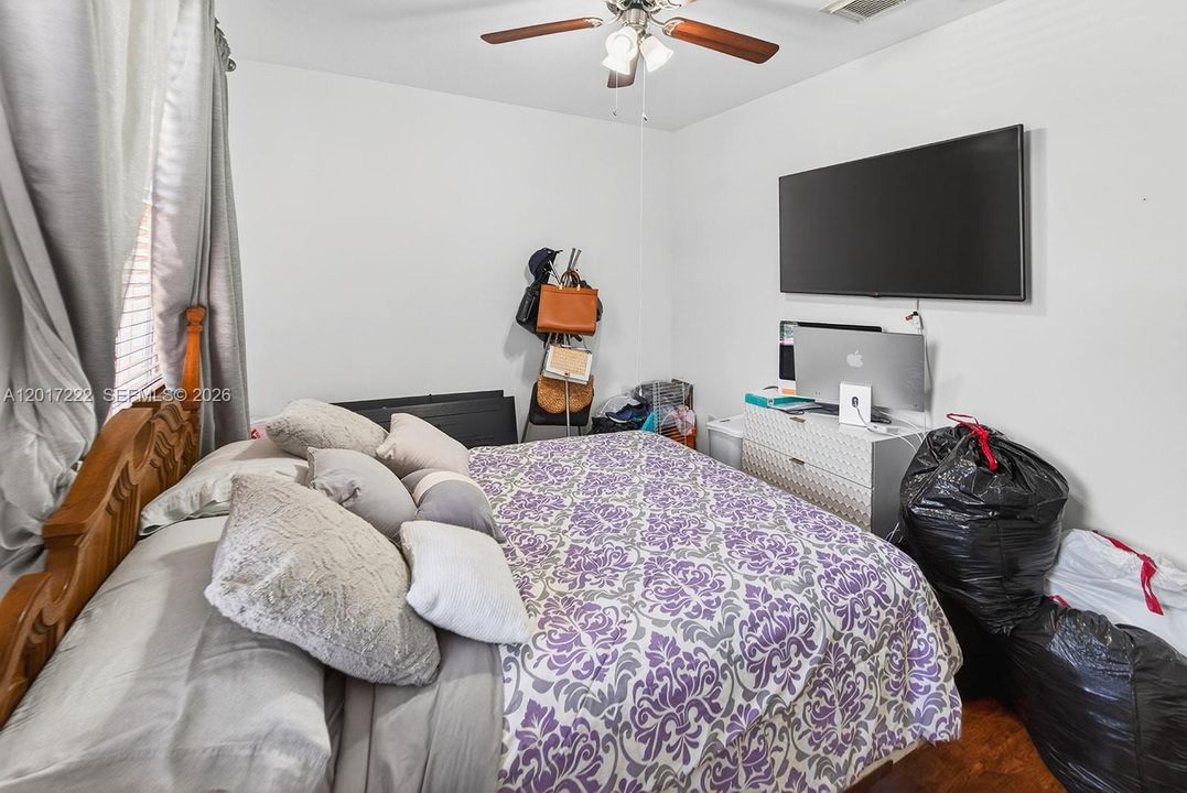 For Sale: $950,000 (5 beds, 3 baths, 2598 Square Feet)