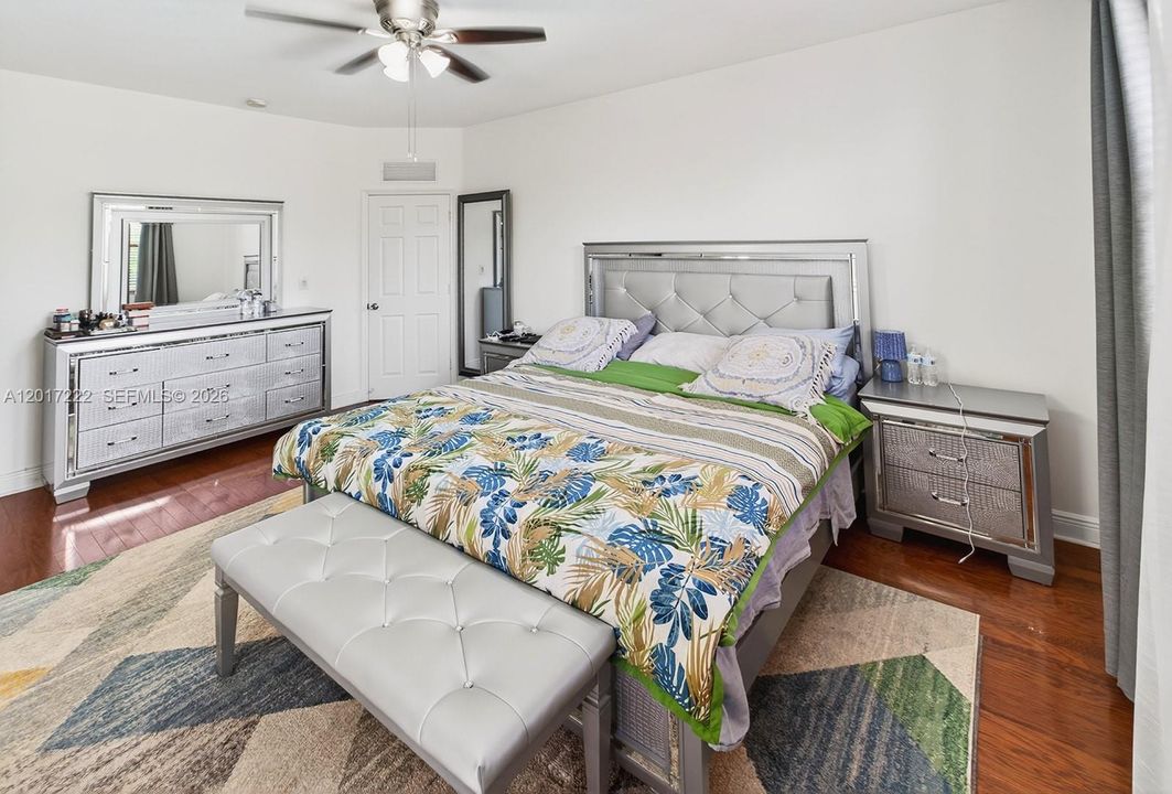 For Sale: $950,000 (5 beds, 3 baths, 2598 Square Feet)