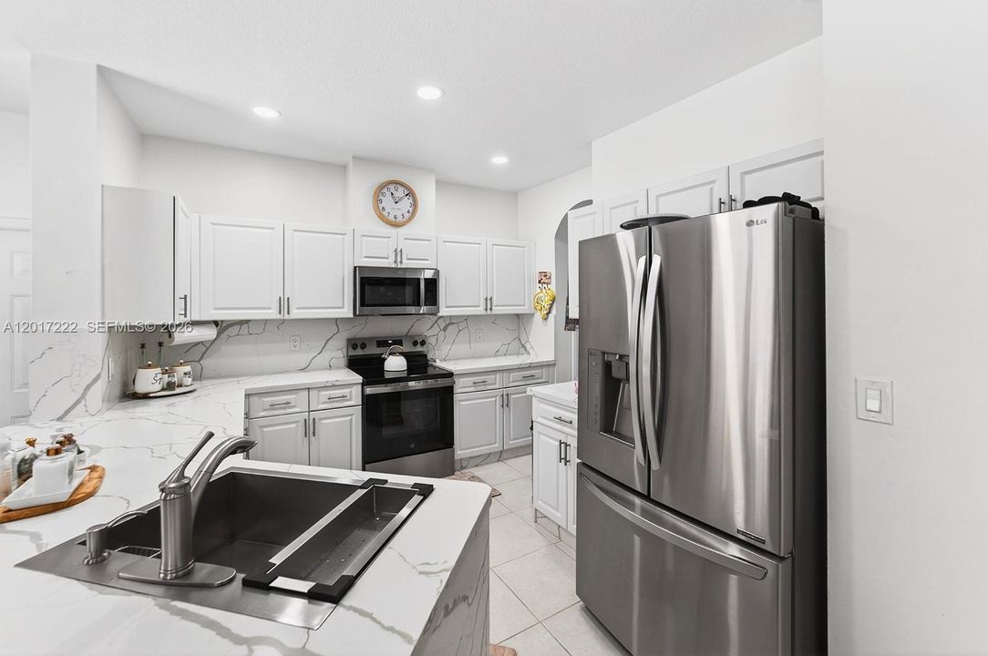 For Sale: $950,000 (5 beds, 3 baths, 2598 Square Feet)