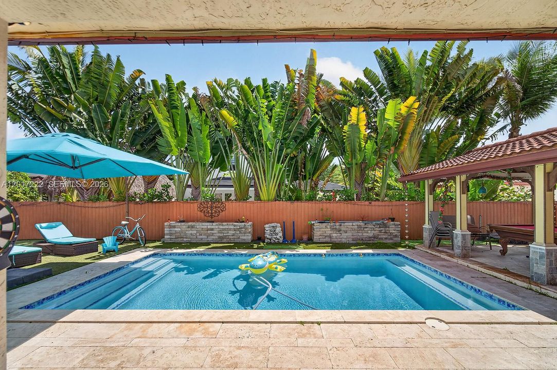 For Sale: $950,000 (5 beds, 3 baths, 2598 Square Feet)