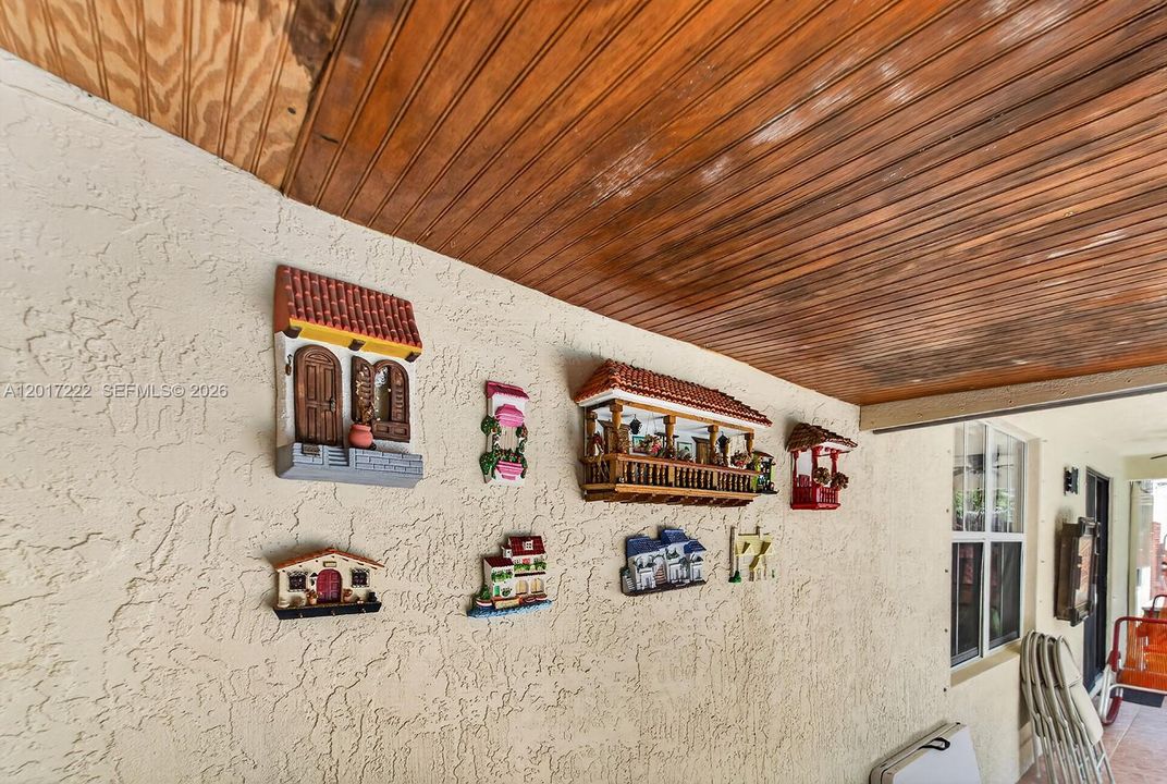 For Sale: $950,000 (5 beds, 3 baths, 2598 Square Feet)