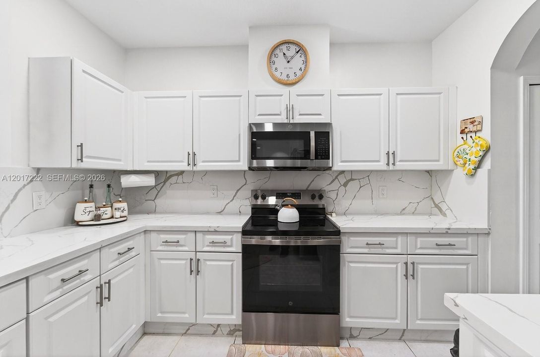 For Sale: $950,000 (5 beds, 3 baths, 2598 Square Feet)