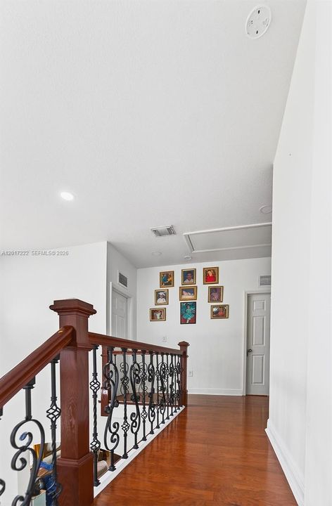 For Sale: $950,000 (5 beds, 3 baths, 2598 Square Feet)
