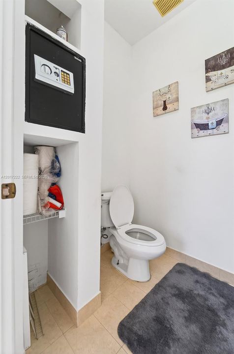 For Sale: $950,000 (5 beds, 3 baths, 2598 Square Feet)