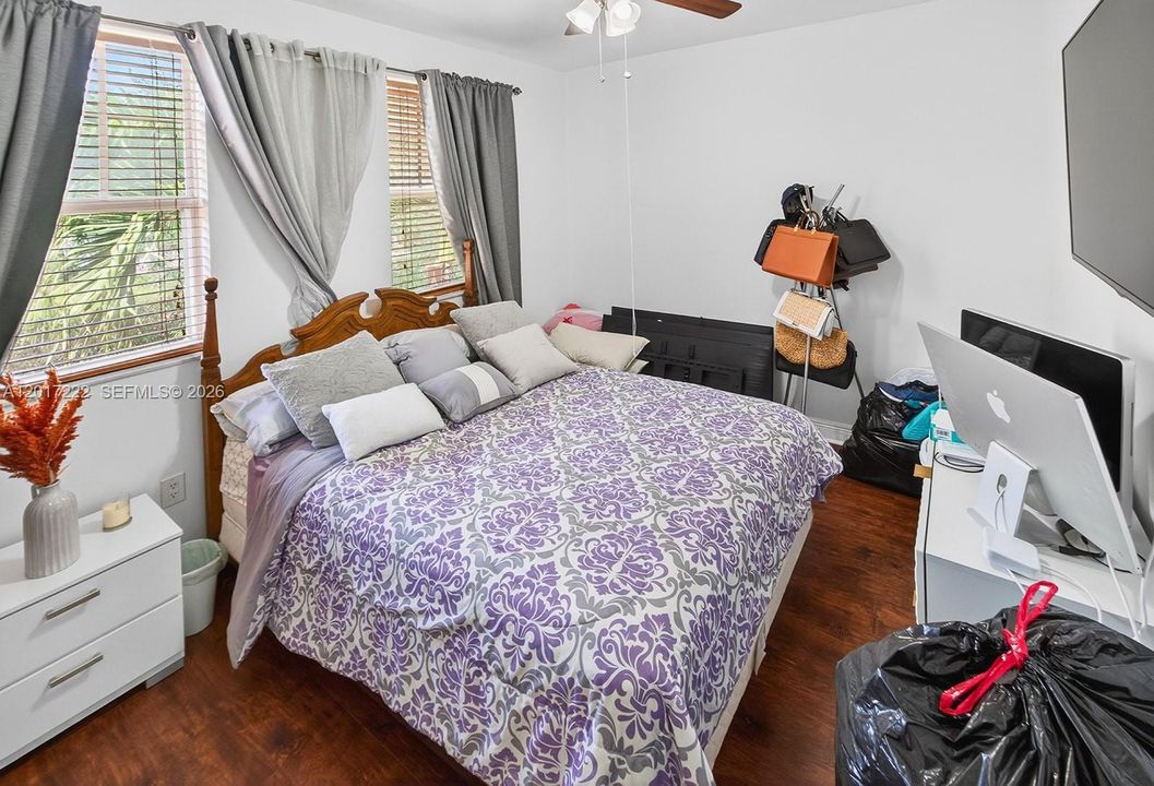 For Sale: $950,000 (5 beds, 3 baths, 2598 Square Feet)
