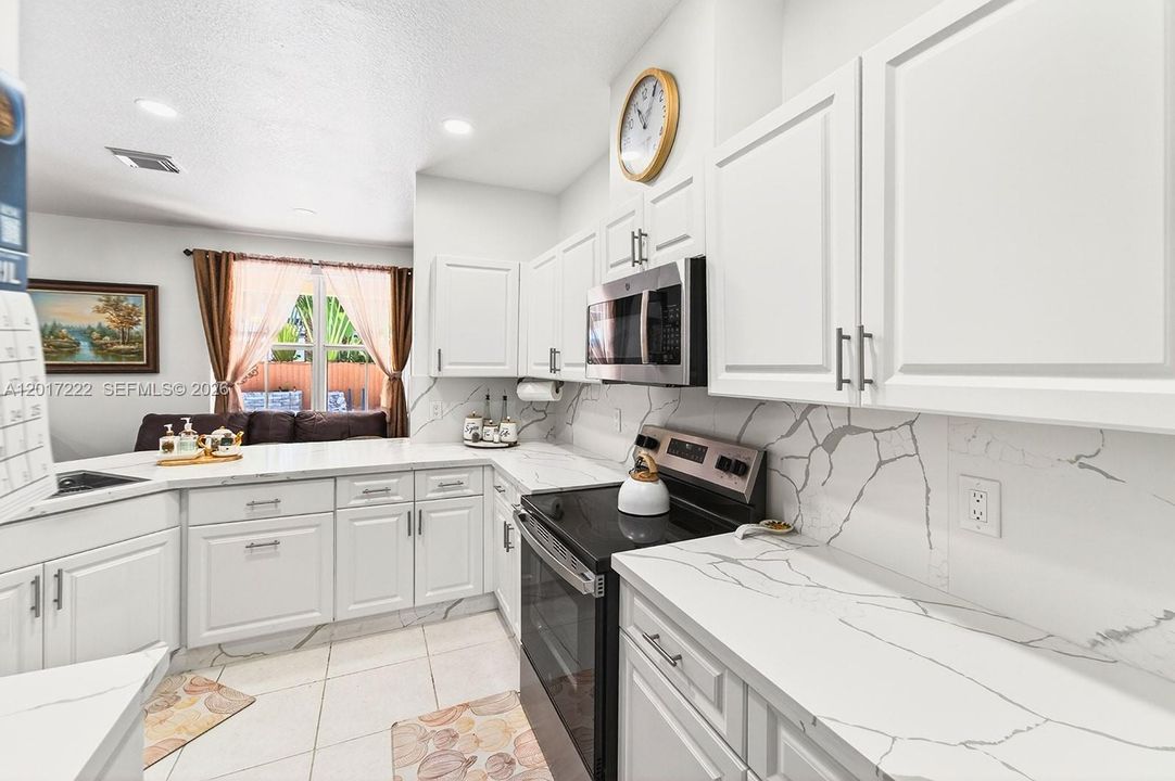 For Sale: $950,000 (5 beds, 3 baths, 2598 Square Feet)