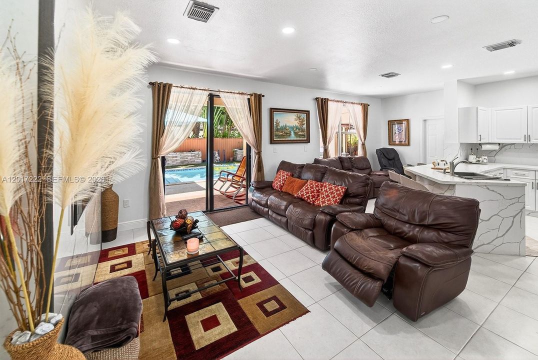 For Sale: $950,000 (5 beds, 3 baths, 2598 Square Feet)