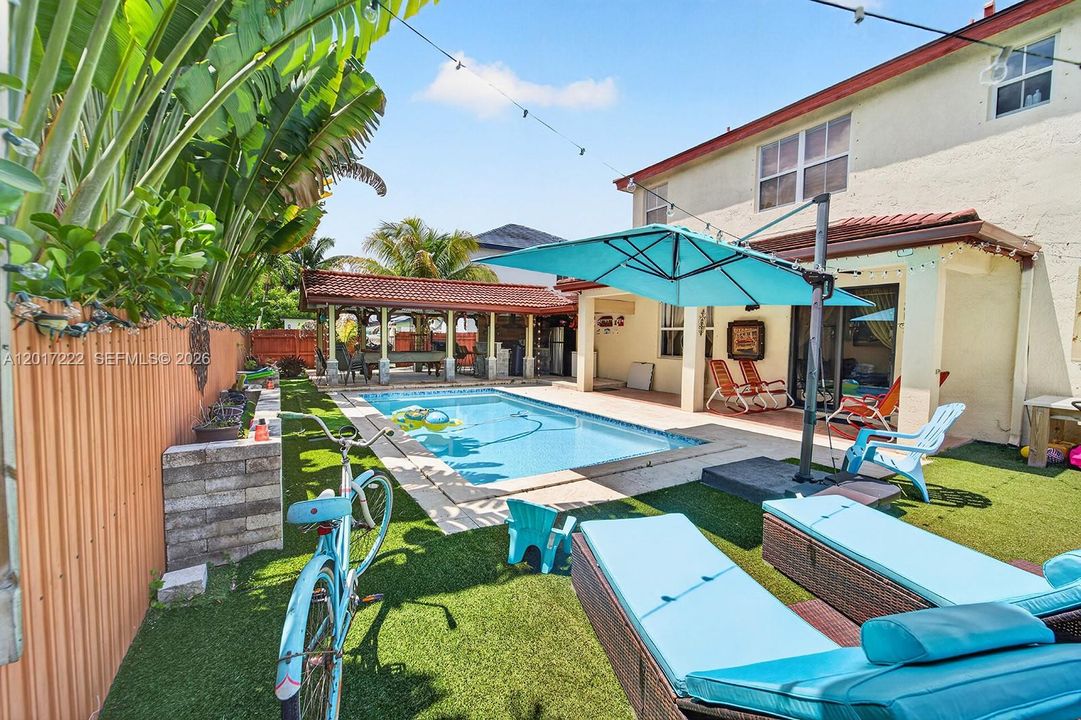 For Sale: $950,000 (5 beds, 3 baths, 2598 Square Feet)