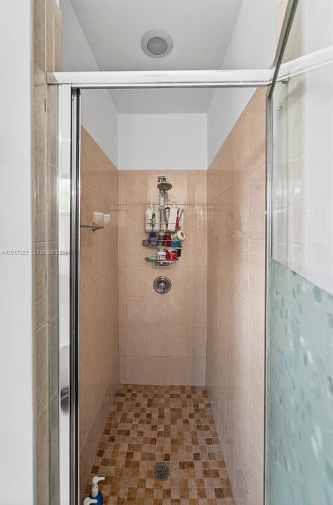 For Sale: $950,000 (5 beds, 3 baths, 2598 Square Feet)