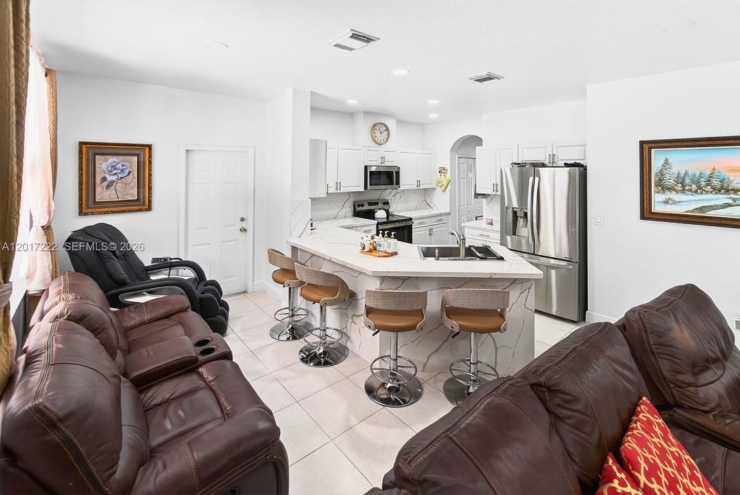 For Sale: $950,000 (5 beds, 3 baths, 2598 Square Feet)