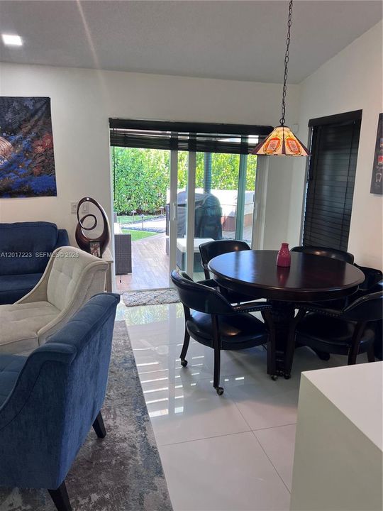Activo con contrato: $4,400 (3 camas, 2 baños, 1533 Pies cuadrados)