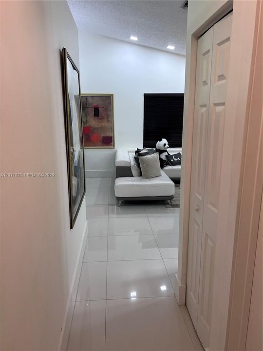 Activo con contrato: $4,400 (3 camas, 2 baños, 1533 Pies cuadrados)