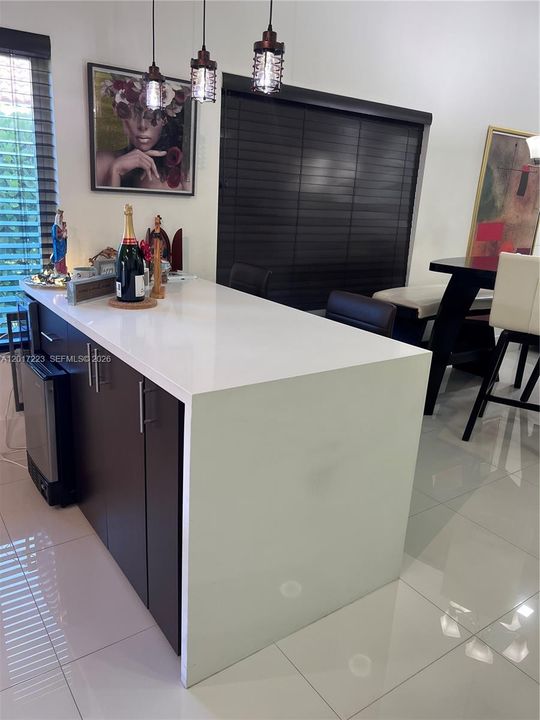 Activo con contrato: $4,400 (3 camas, 2 baños, 1533 Pies cuadrados)
