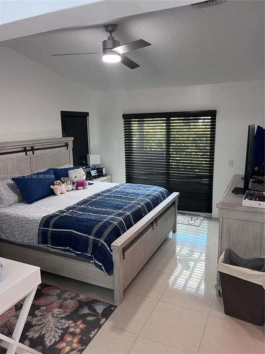 Activo con contrato: $4,400 (3 camas, 2 baños, 1533 Pies cuadrados)