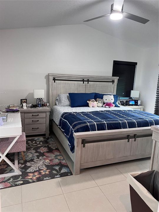 Activo con contrato: $4,400 (3 camas, 2 baños, 1533 Pies cuadrados)
