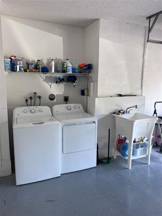 Activo con contrato: $4,400 (3 camas, 2 baños, 1533 Pies cuadrados)