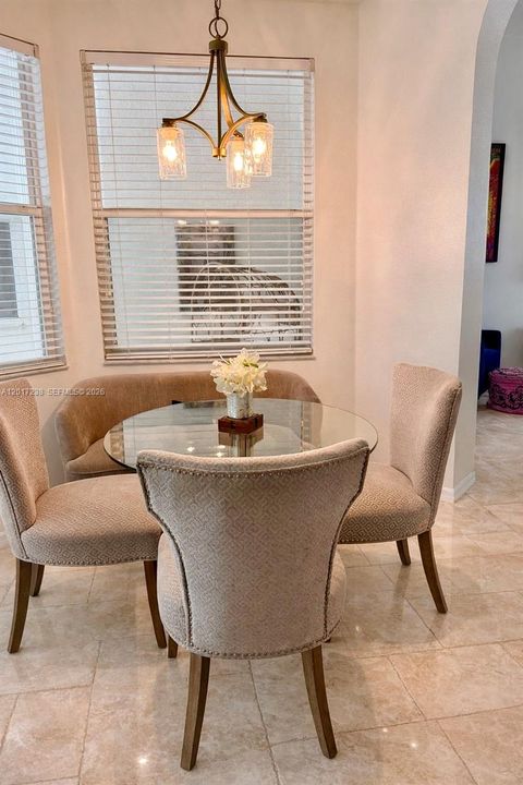 На продажу: $895,000 (5 спален, 3 ванн, 2771 Квадратных фут)