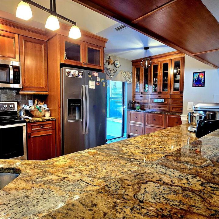 На продажу: $735,000 (3 спален, 2 ванн, 1912 Квадратных фут)