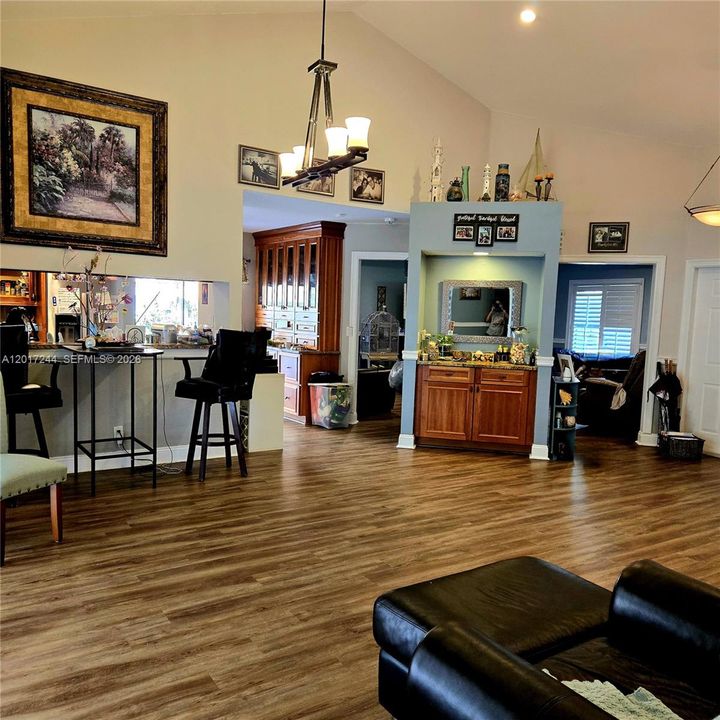 На продажу: $735,000 (3 спален, 2 ванн, 1912 Квадратных фут)