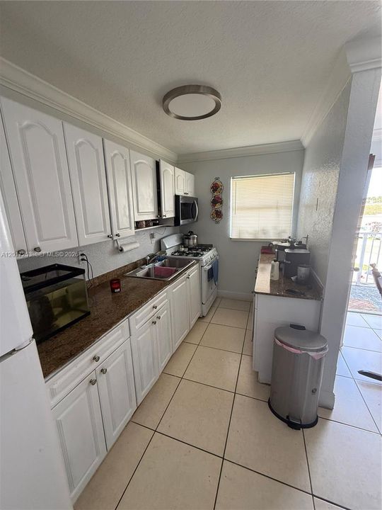 Active With Contract: $169,000 (2 beds, 1 baths, 571 Square Feet)