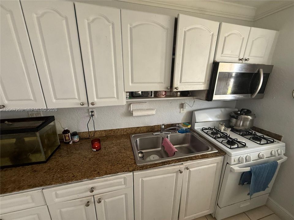 Active With Contract: $169,000 (2 beds, 1 baths, 571 Square Feet)