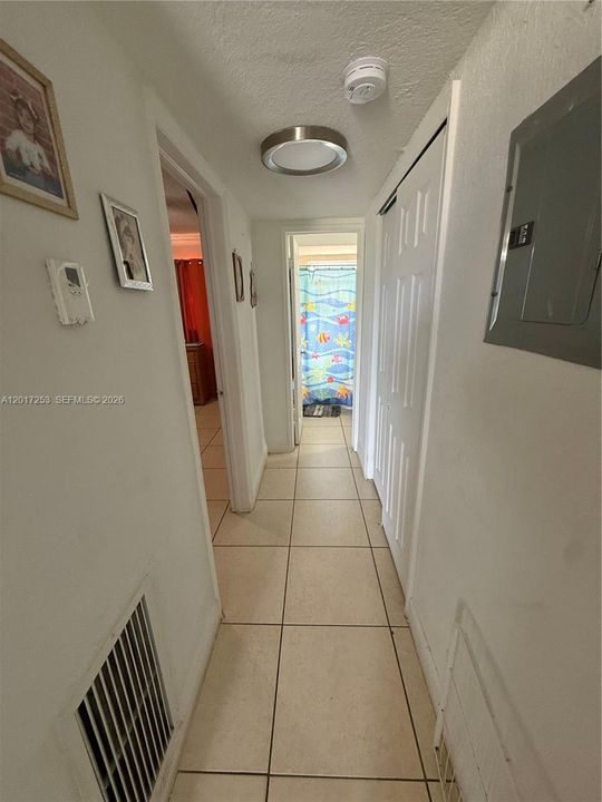 Active With Contract: $169,000 (2 beds, 1 baths, 571 Square Feet)