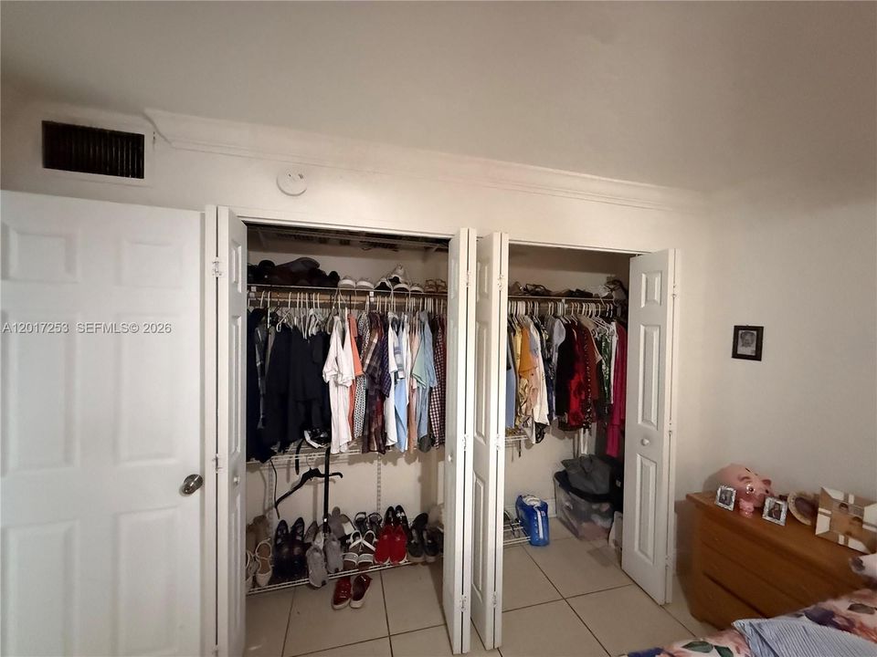 Active With Contract: $169,000 (2 beds, 1 baths, 571 Square Feet)