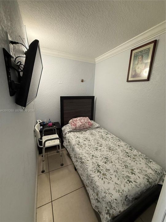 Active With Contract: $169,000 (2 beds, 1 baths, 571 Square Feet)