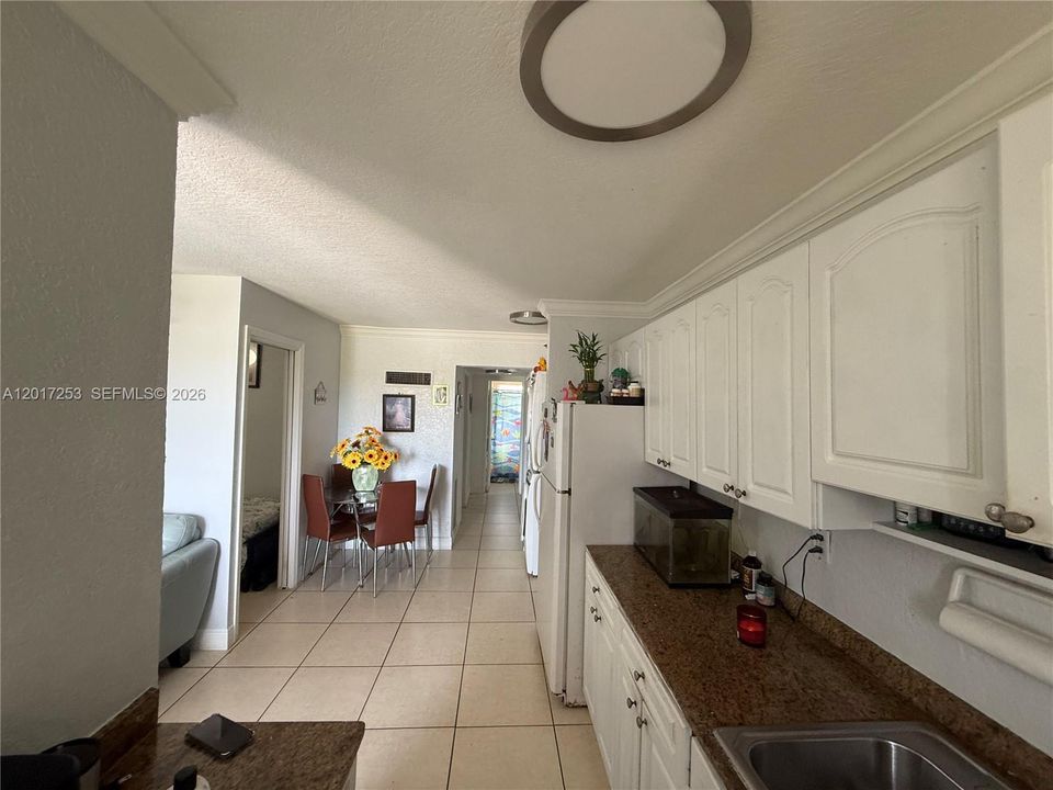 Active With Contract: $169,000 (2 beds, 1 baths, 571 Square Feet)