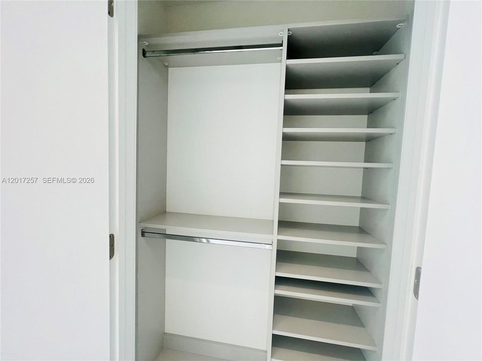 En Venta: $995,000 (2 camas, 3 baños, 1630 Pies cuadrados)