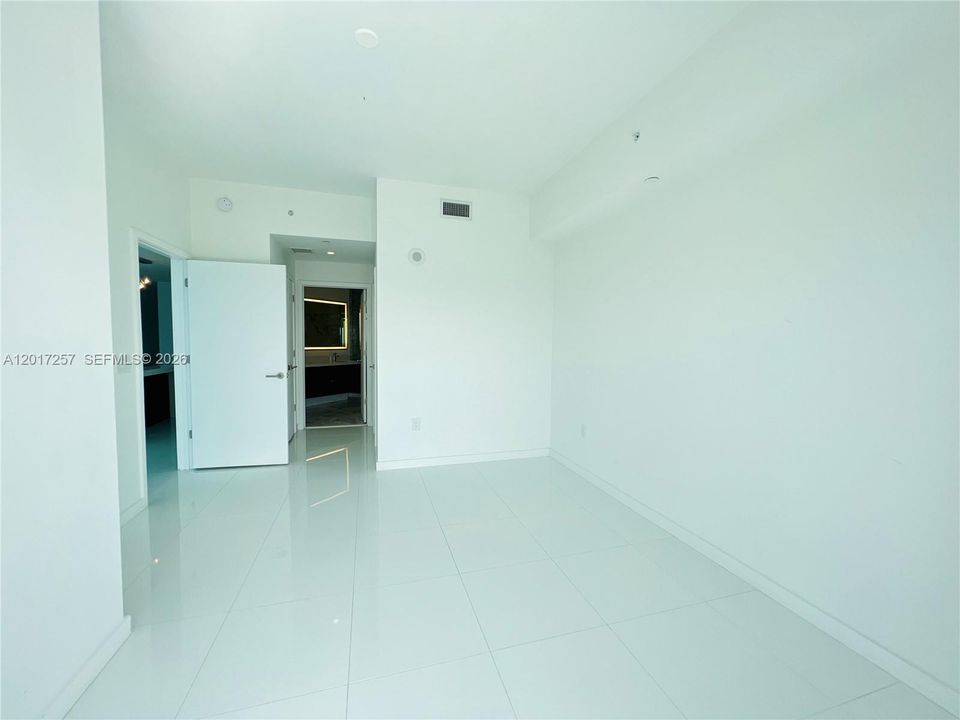 En Venta: $995,000 (2 camas, 3 baños, 1630 Pies cuadrados)