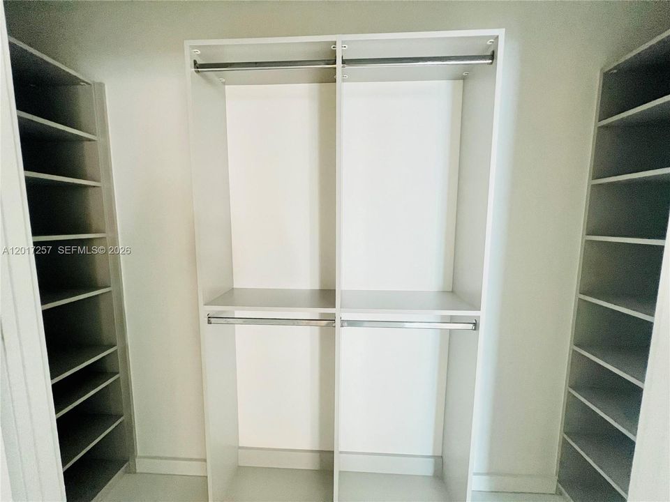 En Venta: $995,000 (2 camas, 3 baños, 1630 Pies cuadrados)