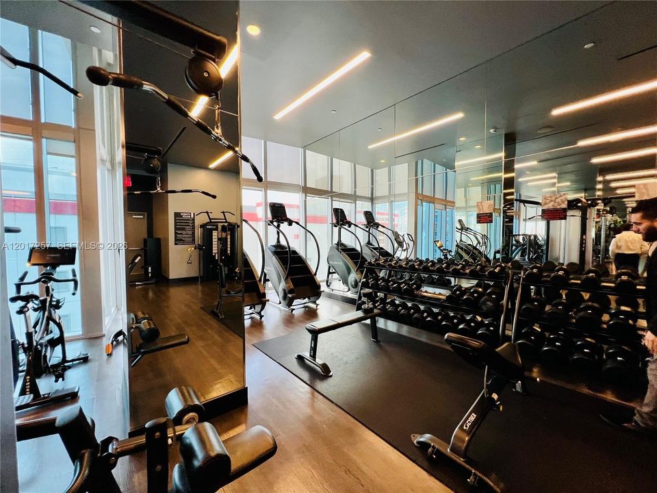 En Venta: $995,000 (2 camas, 3 baños, 1630 Pies cuadrados)