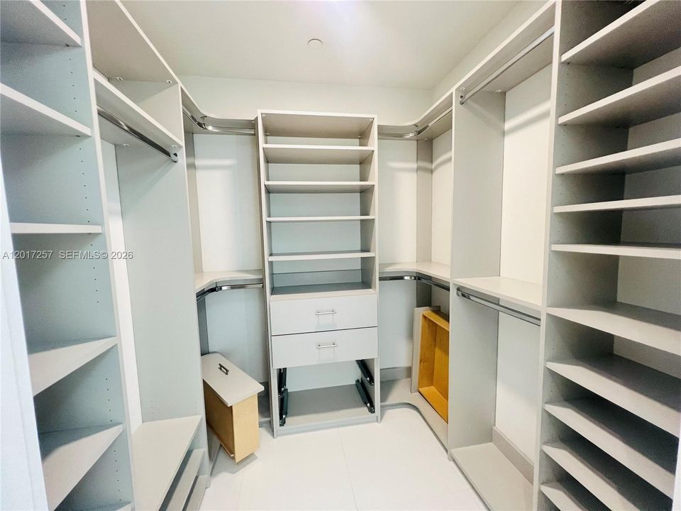 En Venta: $995,000 (2 camas, 3 baños, 1630 Pies cuadrados)